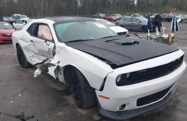 Dodge Challenger cena 61900 przebieg: 99652, rok produkcji 2016 z Wąchock małe 121